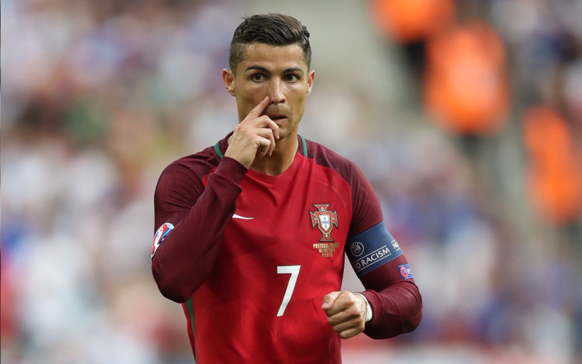 希腊女篮在欧洲锦标赛中连续夺冠,续写辉煌篇章,希腊女球迷