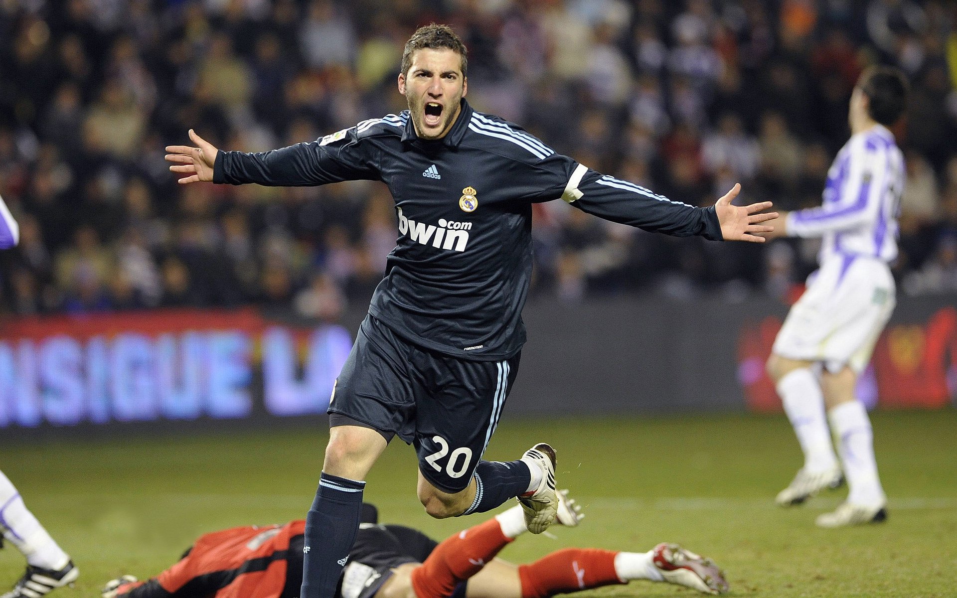 意甲精彩片段频现，球员表现尤为引人瞩目，意甲集锦